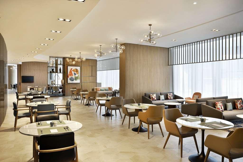Hilton Garden Inn Dubai Business Bay Restaurant photo